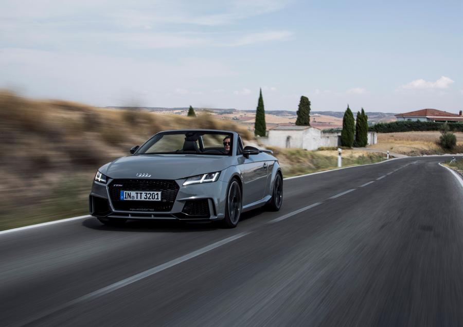  Audi TT RS Roadster (8S) 2016 года  (WW) (фото 11 из 57)